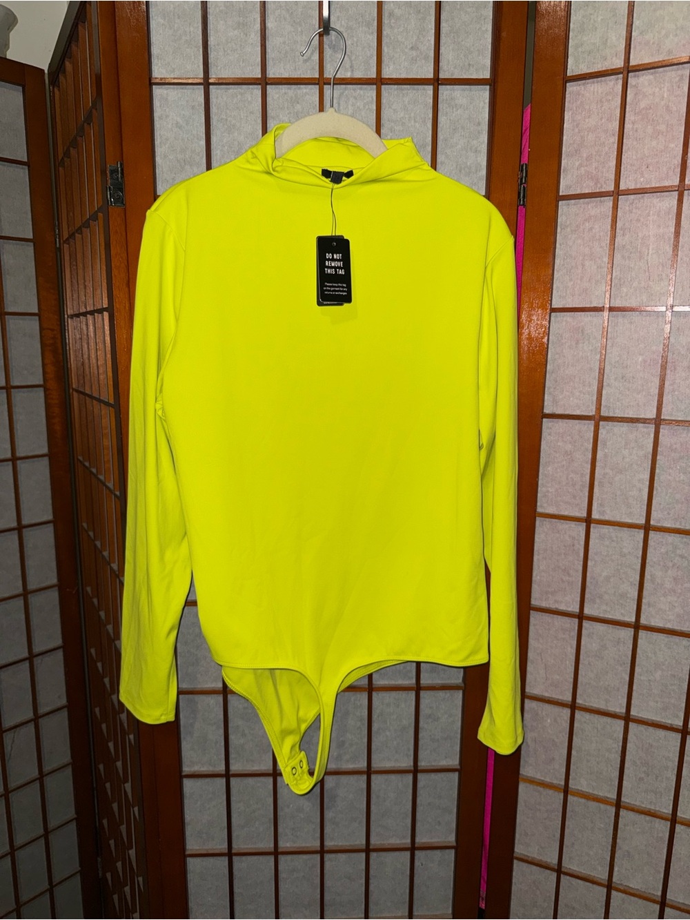 Express Neon Yellow Mock Neck Long Sleeve Bodysuit NWT XL - Picture 2 of 3